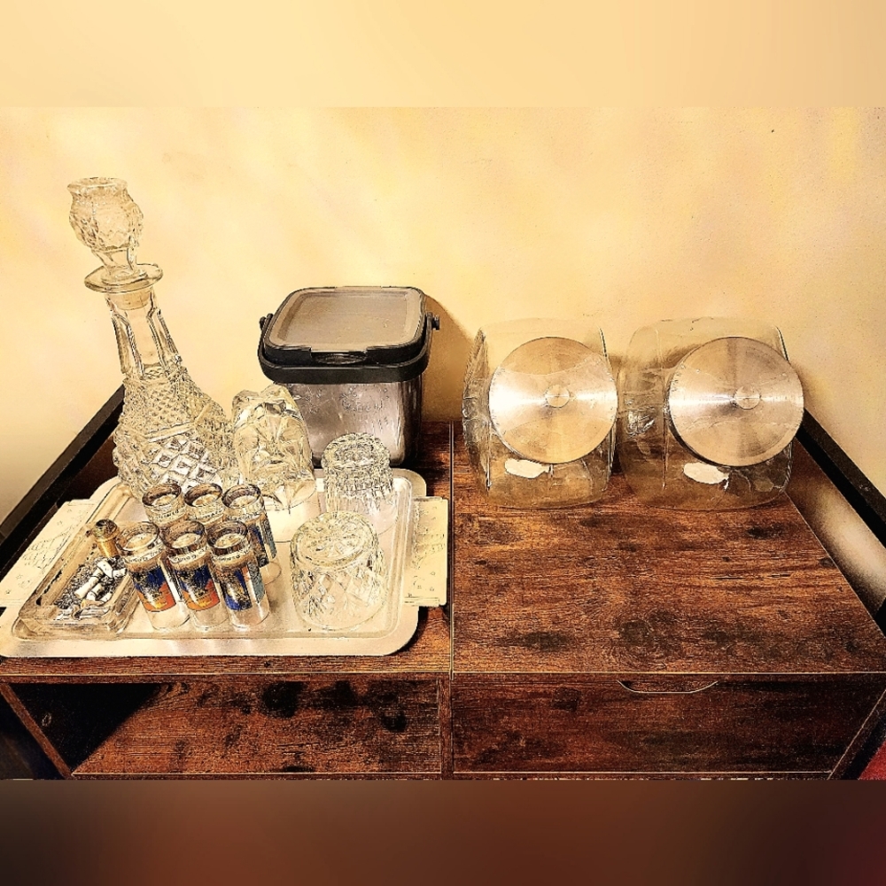 Set 2 retro 1960s cookie jars. Still in original plastic wrap. Perfect condition